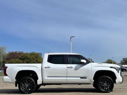 2025 Toyota Tundra Hybrid Platinum