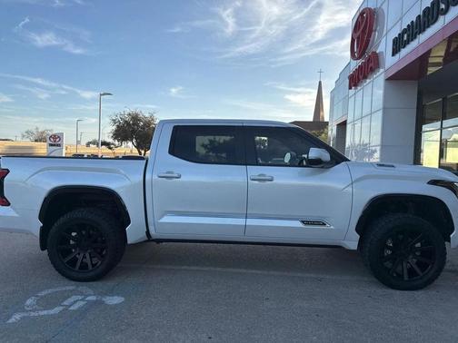 2025 Toyota Tundra Hybrid Platinum