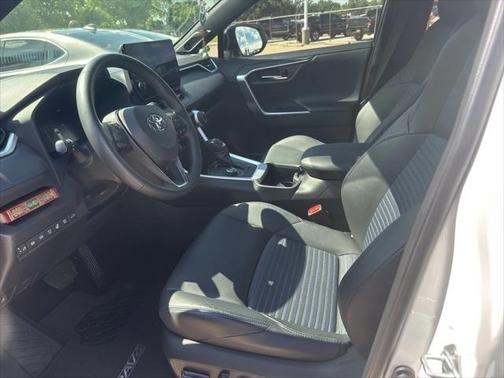 2023 Toyota RAV4 Hybrid SE