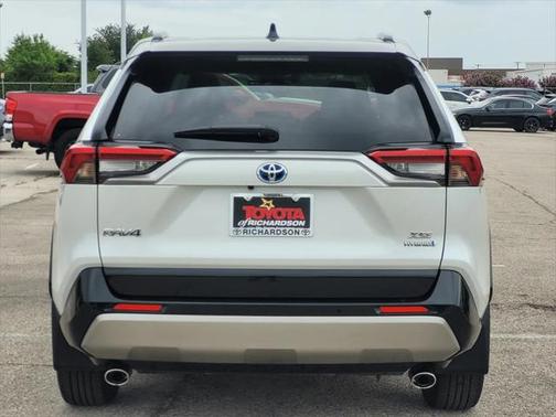 2023 Toyota RAV4 Hybrid SE