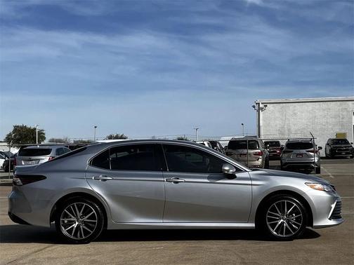 2024 Toyota Camry Hybrid XLE