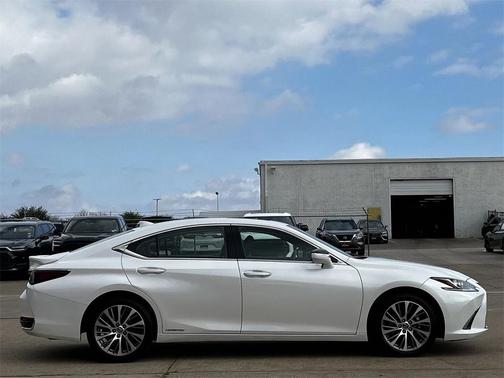 2020 Lexus ES 300h Premium