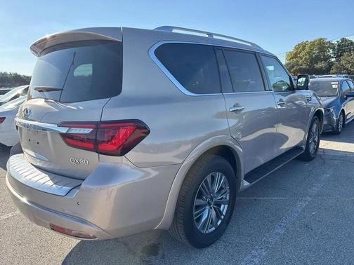 2023 INFINITI QX80 Luxe