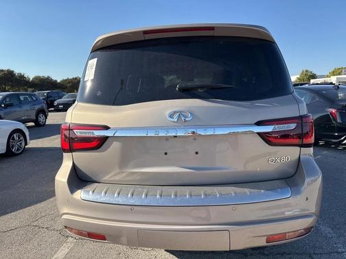 2023 INFINITI QX80 Luxe