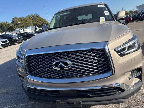 2023 INFINITI QX80 Luxe