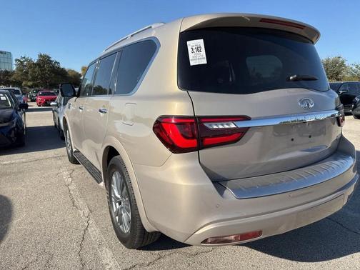 2023 INFINITI QX80 Luxe
