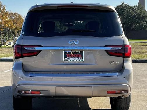 2023 INFINITI QX80 Luxe