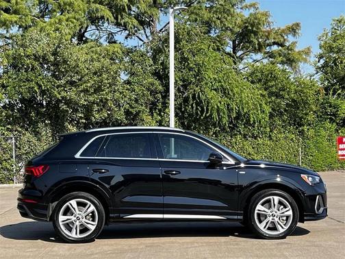 2022 Audi Q3 45 S line Premium