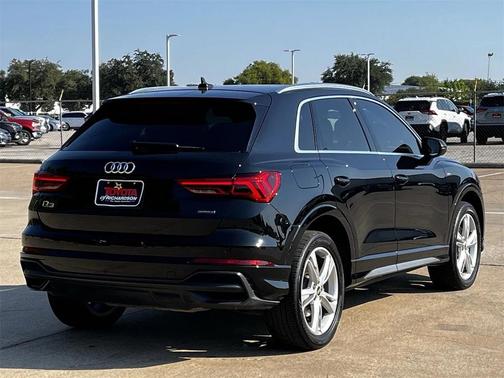 2022 Audi Q3 45 S line Premium