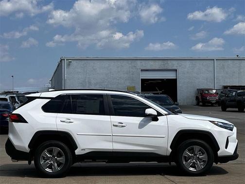 2025 Toyota RAV4 Hybrid XLE