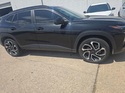Mosaic Black Metallic 2024 Chevrolet Trax FWD 2RS
