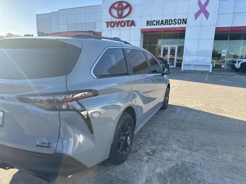 2024 Toyota Sienna Woodland Edition