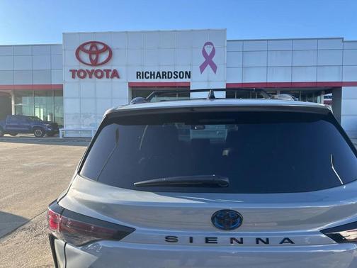 2024 Toyota Sienna Woodland Edition