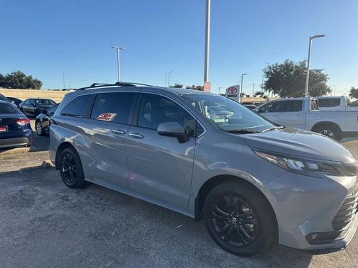 2024 Toyota Sienna Woodland Edition