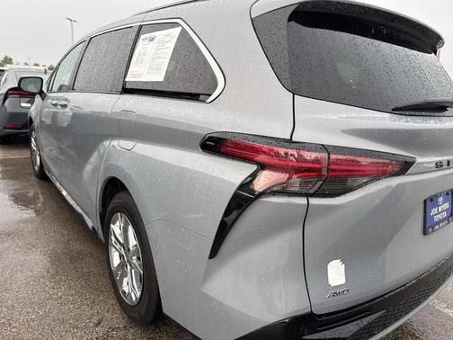2023 Toyota Sienna XSE 7 Passenger