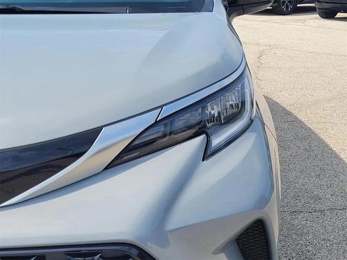 2023 Toyota Sienna XSE 7 Passenger