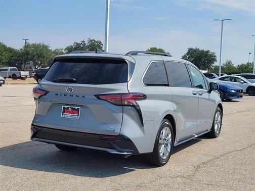 2023 Toyota Sienna XSE 7 Passenger