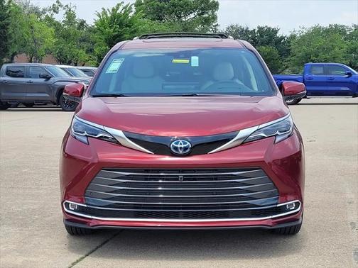 2025 Toyota Sienna Platinum 7 Passenger