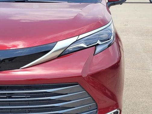 2025 Toyota Sienna Platinum 7 Passenger