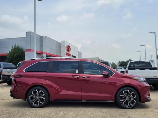 2025 Toyota Sienna Platinum 7 Passenger