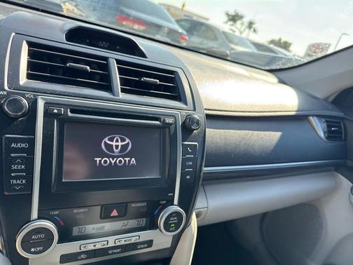 2013 Toyota Camry Hybrid LE
