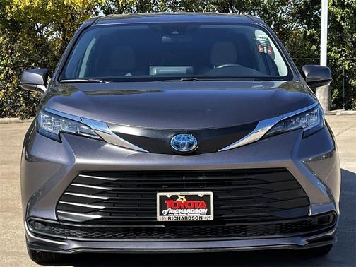 2022 Toyota Sienna LE