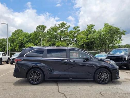 2023 Toyota Sienna XSE 7 Passenger