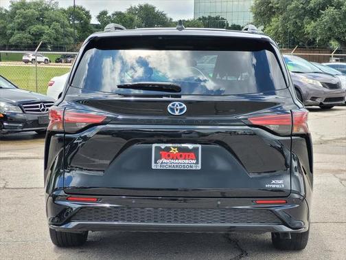 2023 Toyota Sienna XSE 7 Passenger