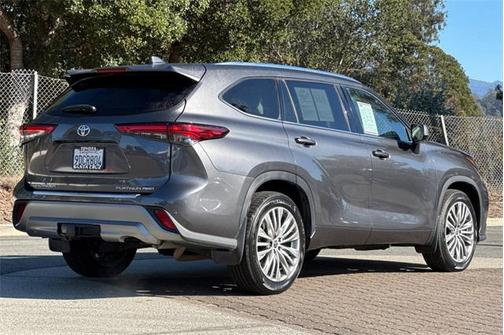 2022 Toyota Highlander Platinum