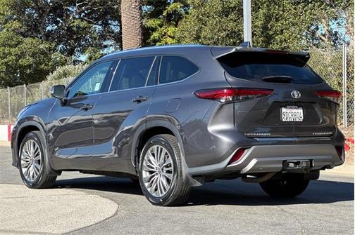 2022 Toyota Highlander Platinum