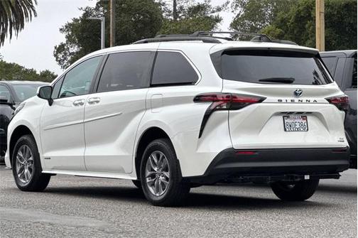 2021 Toyota Sienna XLE 8 Passenger