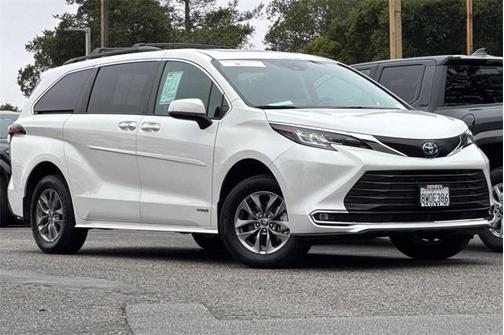 2021 Toyota Sienna XLE 8 Passenger