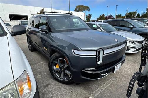 2023 Rivian R1S Adventure