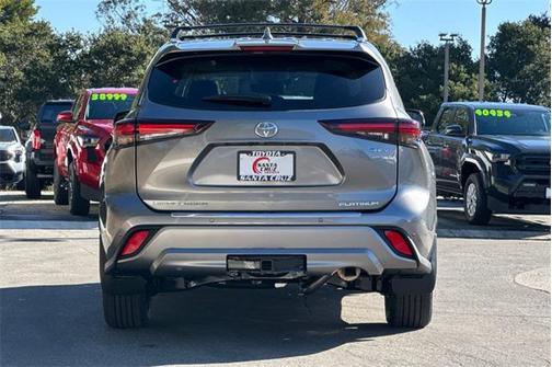 2026 Toyota Highlander Hybrid Platinum
