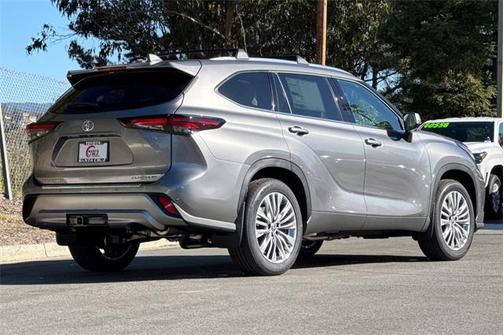 2026 Toyota Highlander Hybrid Platinum