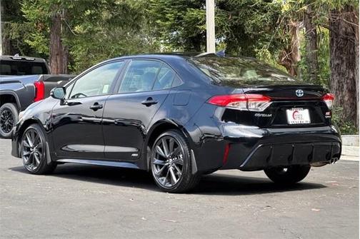 2025 Toyota Corolla Hybrid SE