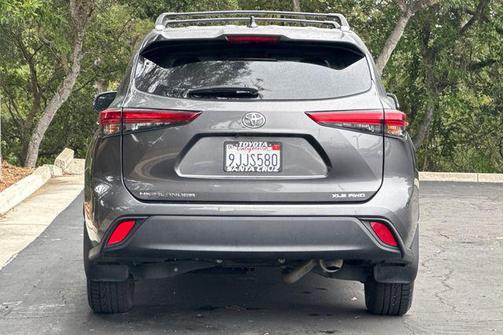 Magnetic Gray Metallic 2023 Toyota Highlander XLE