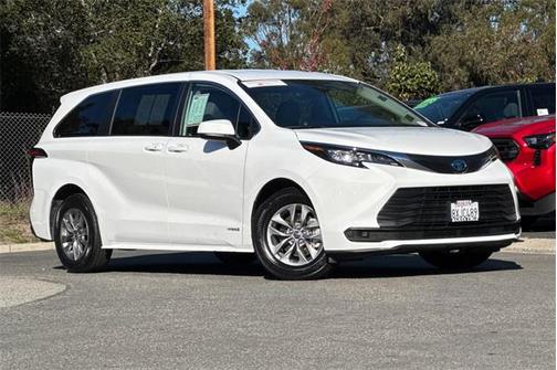 2021 Toyota Sienna LE