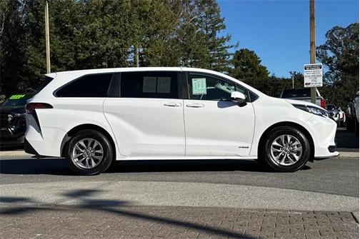 2021 Toyota Sienna LE