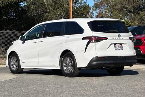 2021 Toyota Sienna LE