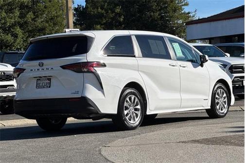 2021 Toyota Sienna LE