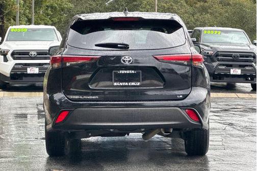 2025 Toyota Highlander LE