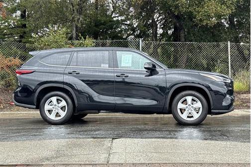 2025 Toyota Highlander LE