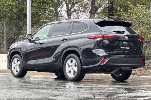 2025 Toyota Highlander LE