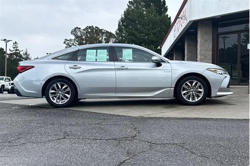 2021 Toyota Avalon Hybrid XLE