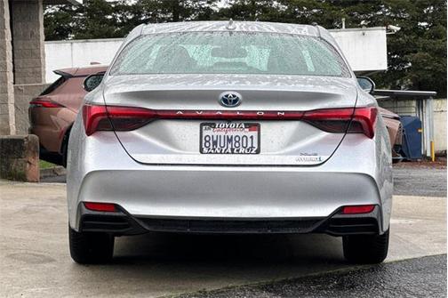 2021 Toyota Avalon Hybrid XLE