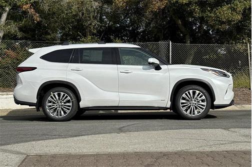 2026 Toyota Highlander Hybrid Platinum