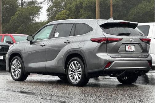 2026 Toyota Highlander Platinum