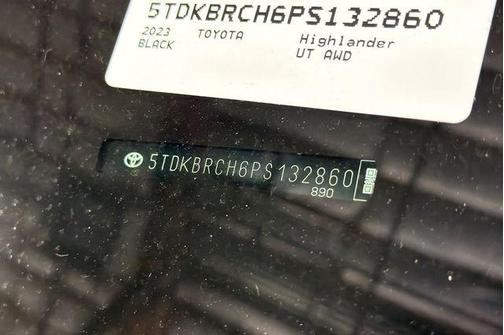 Midnight Black Metallic 2023 Toyota Highlander Hybrid XLE