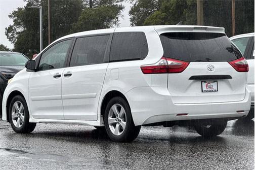 2020 Toyota Sienna SE